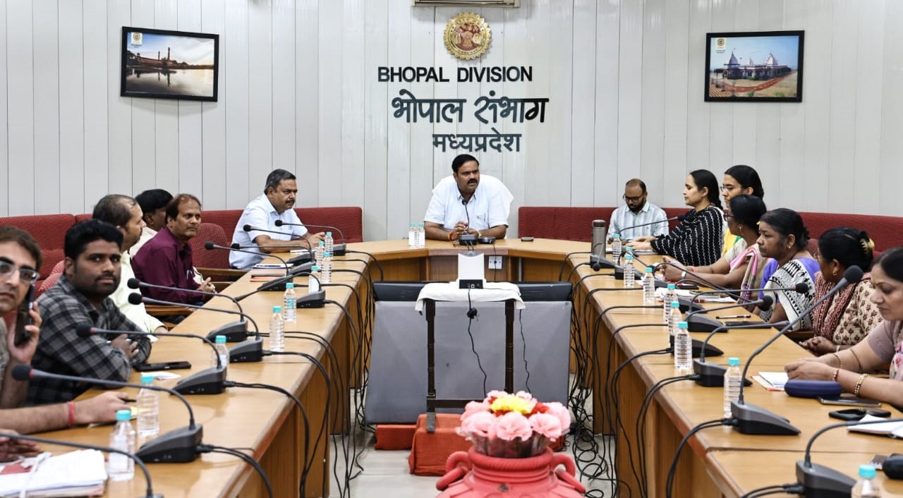 Divisional Commissioner Sharma issued instructions for the prompt resolution of public grievances.