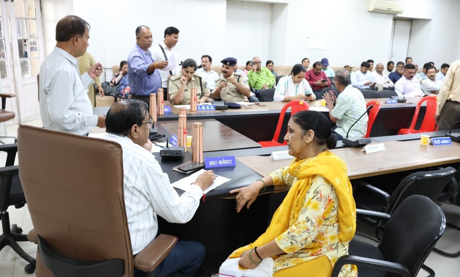 Officials Hear Applicants’ Grievances During District Public Hearing in Bhopal