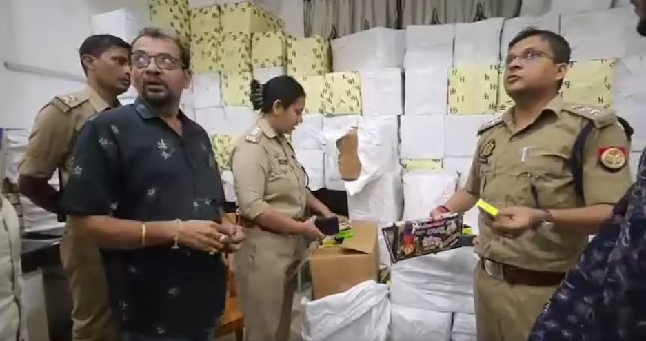 Thirty quintals of firecrackers seized from Varanasi house, accused arrested Thirty quintals of firecrackers seized from Varanasi house, accused arrested