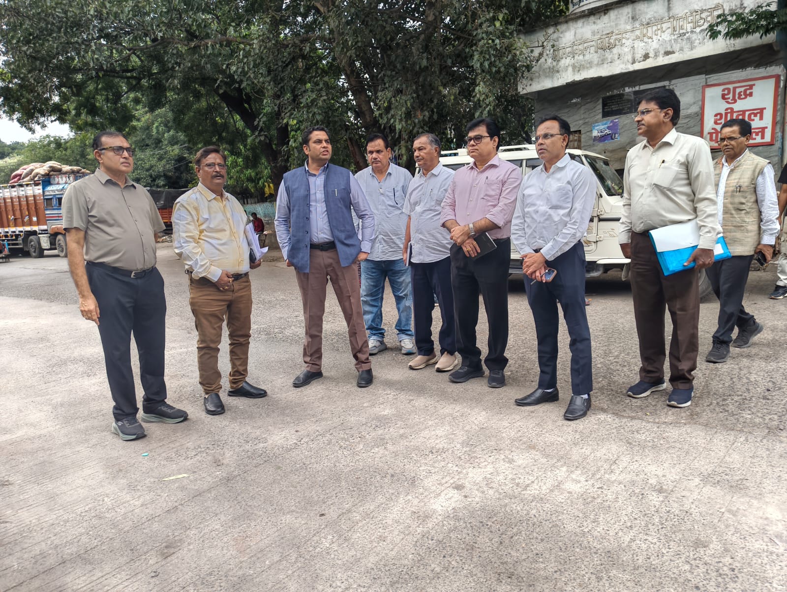 Mandi Board Commissioner conducts surprise inspection at Indore Mandi premises Mandi Board Commissioner conducts surprise inspection at Indore Mandi premises