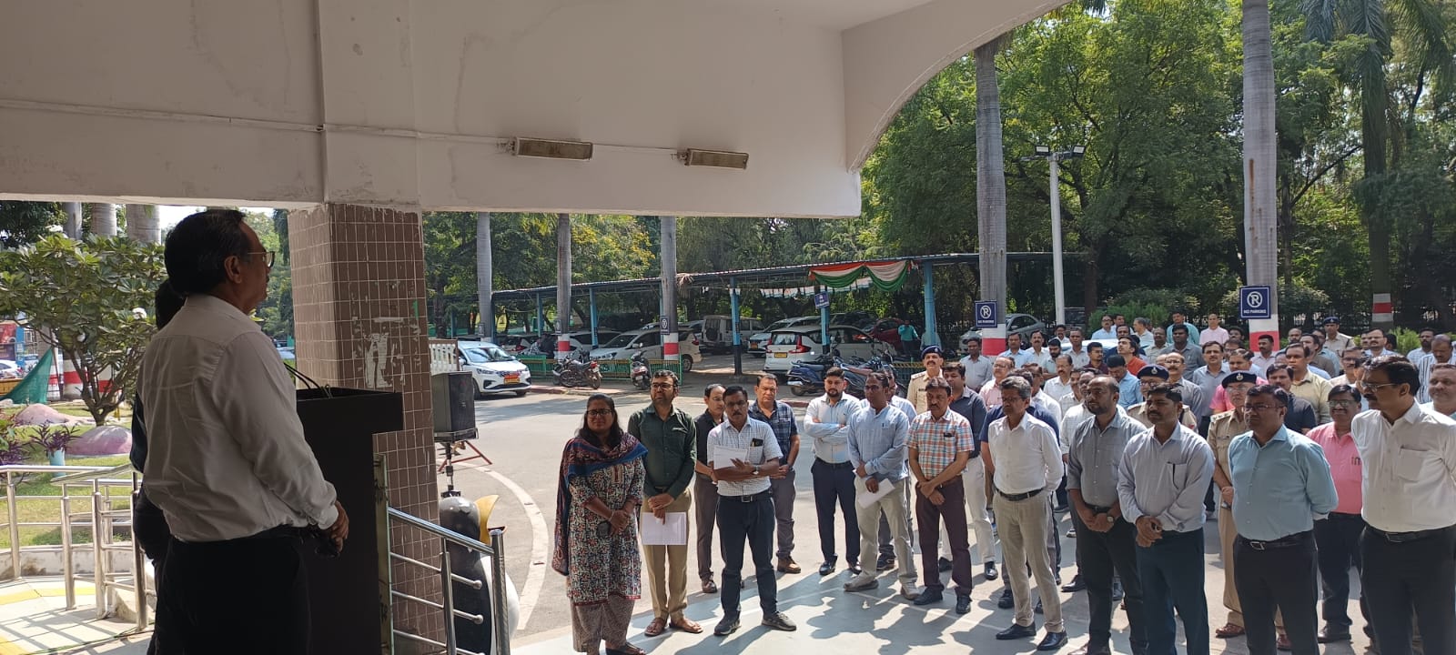 Vigilance Week begins in Bhopal division, railway staff take pledge
