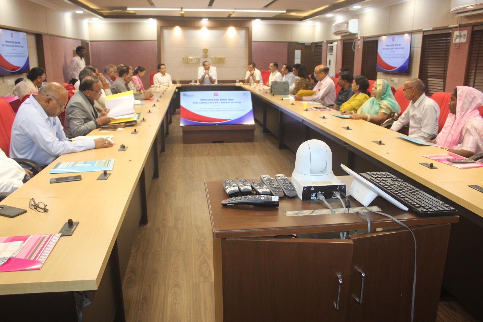 DRM gives emotional farewell to 24 retired railway personnel in Bhopal