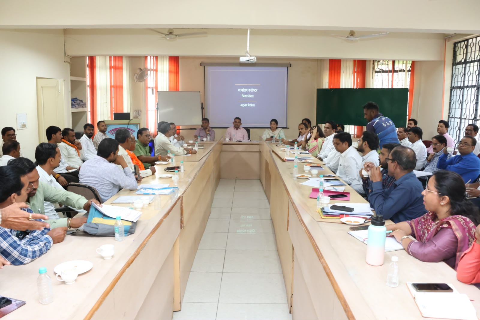 Collector orders quick resolution of farmers’ problems in Bhopal district