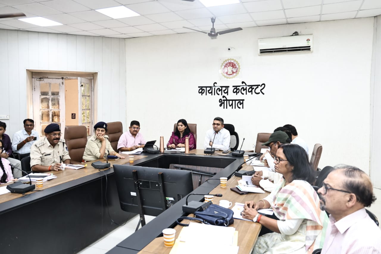District Health and Nutrition Committee meeting reviews services in Bhopal