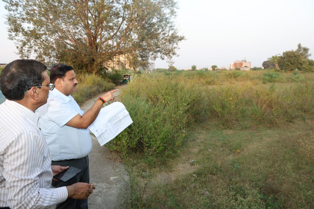 Divisional Commissioner inspects BDA Vidya Nagar Phase 2, 3 works