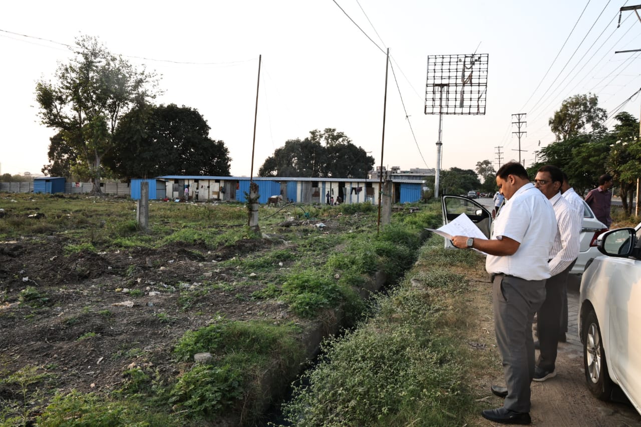 Divisional Commissioner inspects BDA Vidya Nagar Phase 2, 3 works