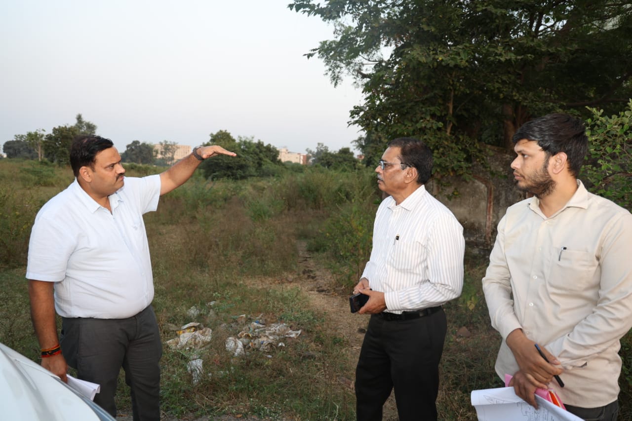 Divisional Commissioner inspects BDA Vidya Nagar Phase 2, 3 works