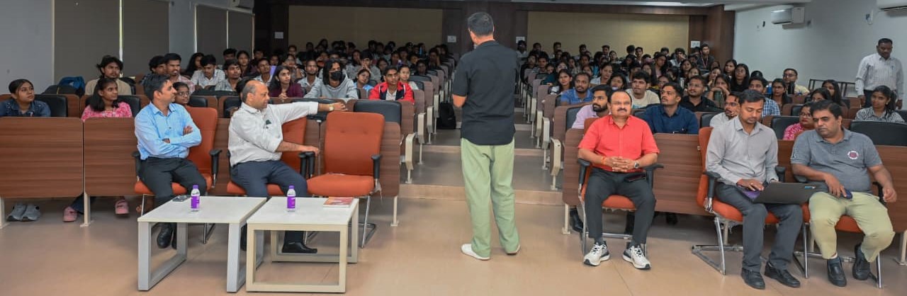 MCU Holds Workshop on Mobile Photography for Students in Bhopal