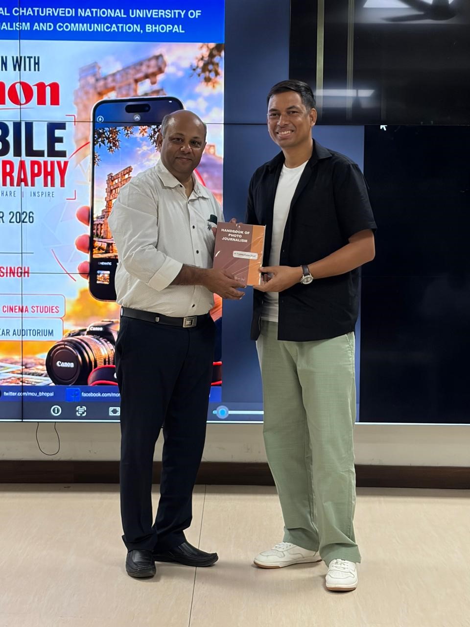 MCU Holds Workshop on Mobile Photography for Students in Bhopal